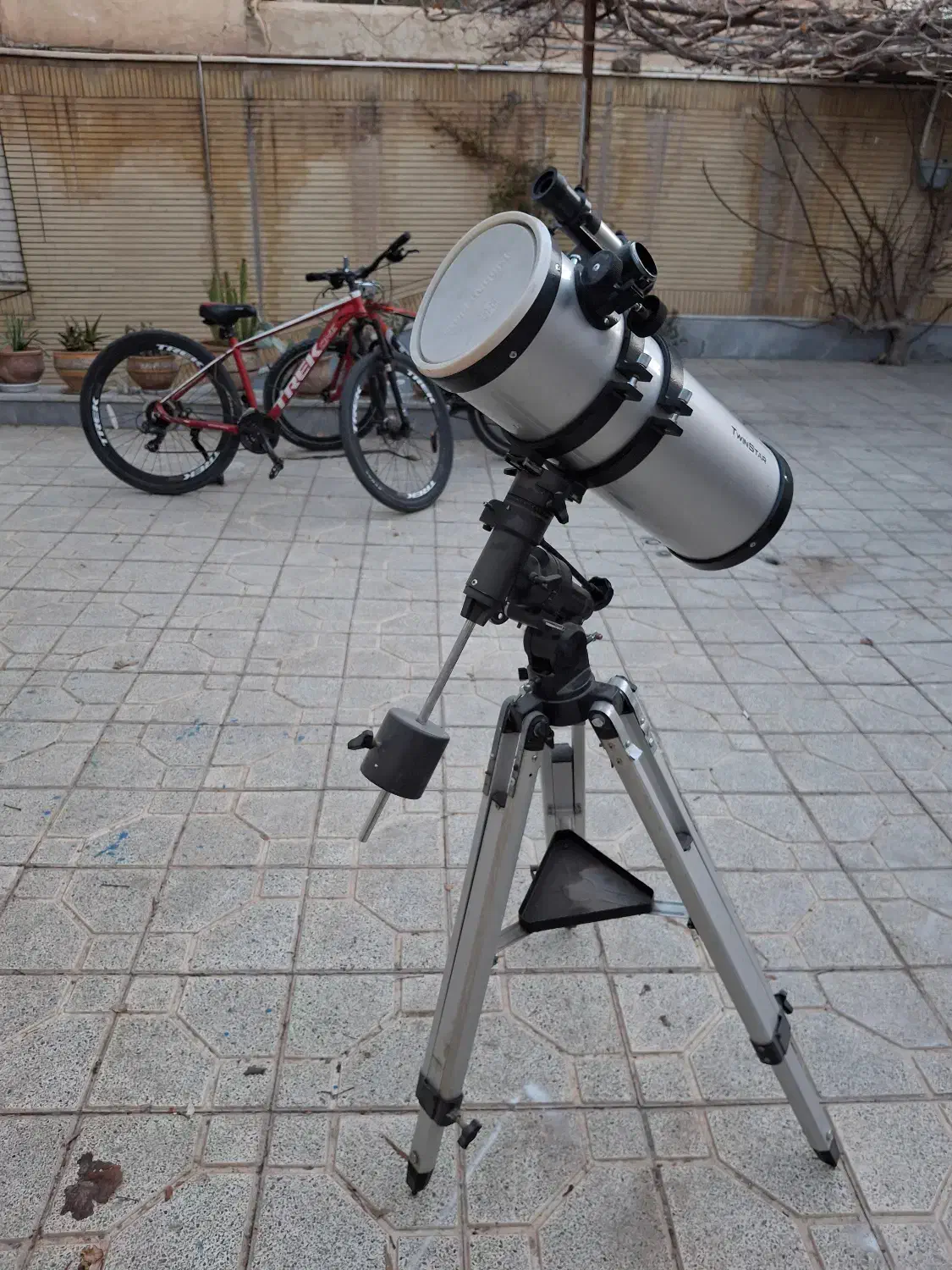 تلسکوپ اینه ایی|دوربین عکاسی و فیلم‌برداری|اصفهان, دستگرده|دیوار