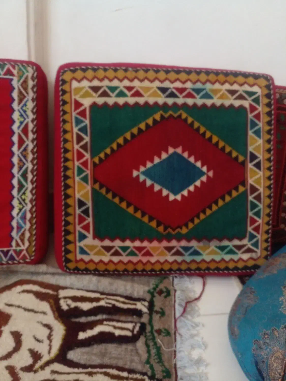 پشتی سنتی دست بافت|پشتی|صدرا-فارس, فاز ۲|دیوار