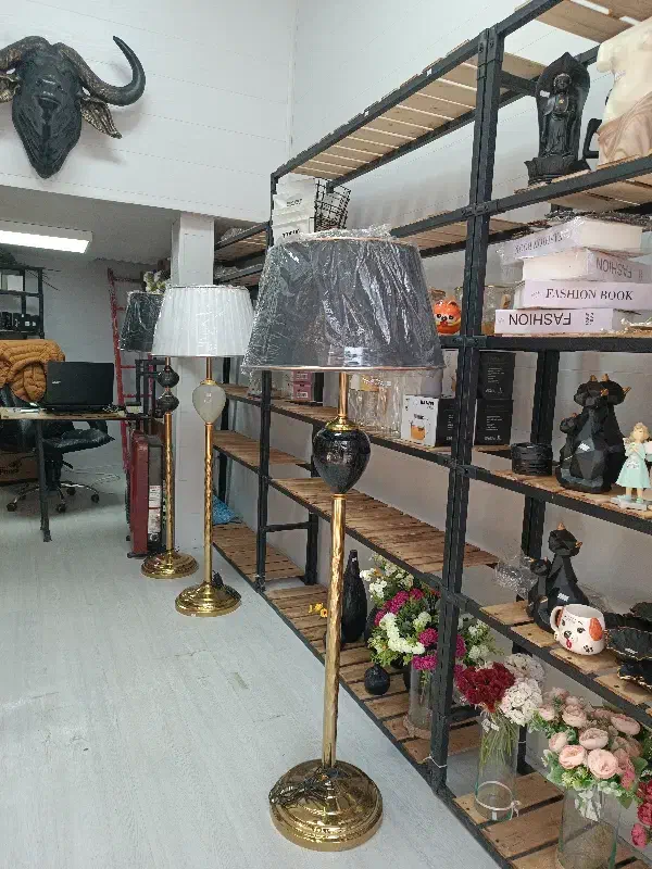 آباژور کنار سالنی|چراغ خواب و آباژور|تبریز, |دیوار