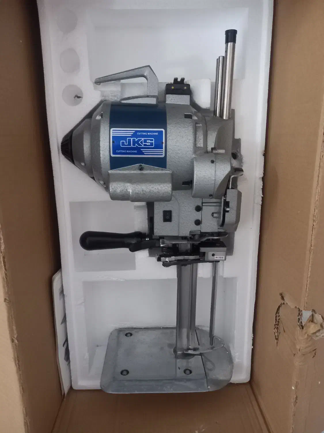 فروش قیچی برقی ۸ خیاطی. در حد نو نو نو|لوازم خیاطی و بافتنی|فردیس, فردیس|دیوار