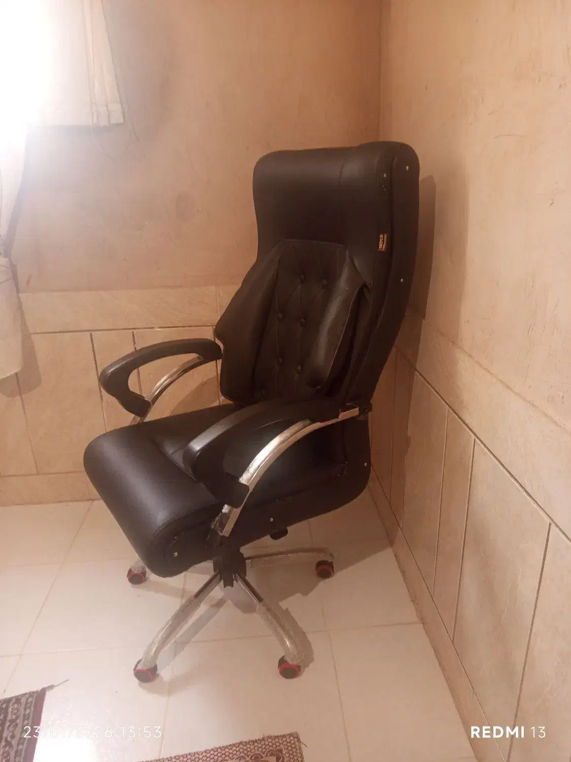 صندلی سالم بدون زدگی|صندلی و نیمکت|شیراز, سرو|دیوار