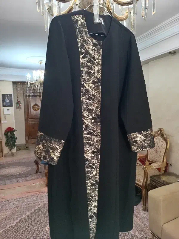 مانتو کار شده با یراق طلایی بسبار ریبا 700 تومان|لباس|تهران, مجیدآباد|دیوار