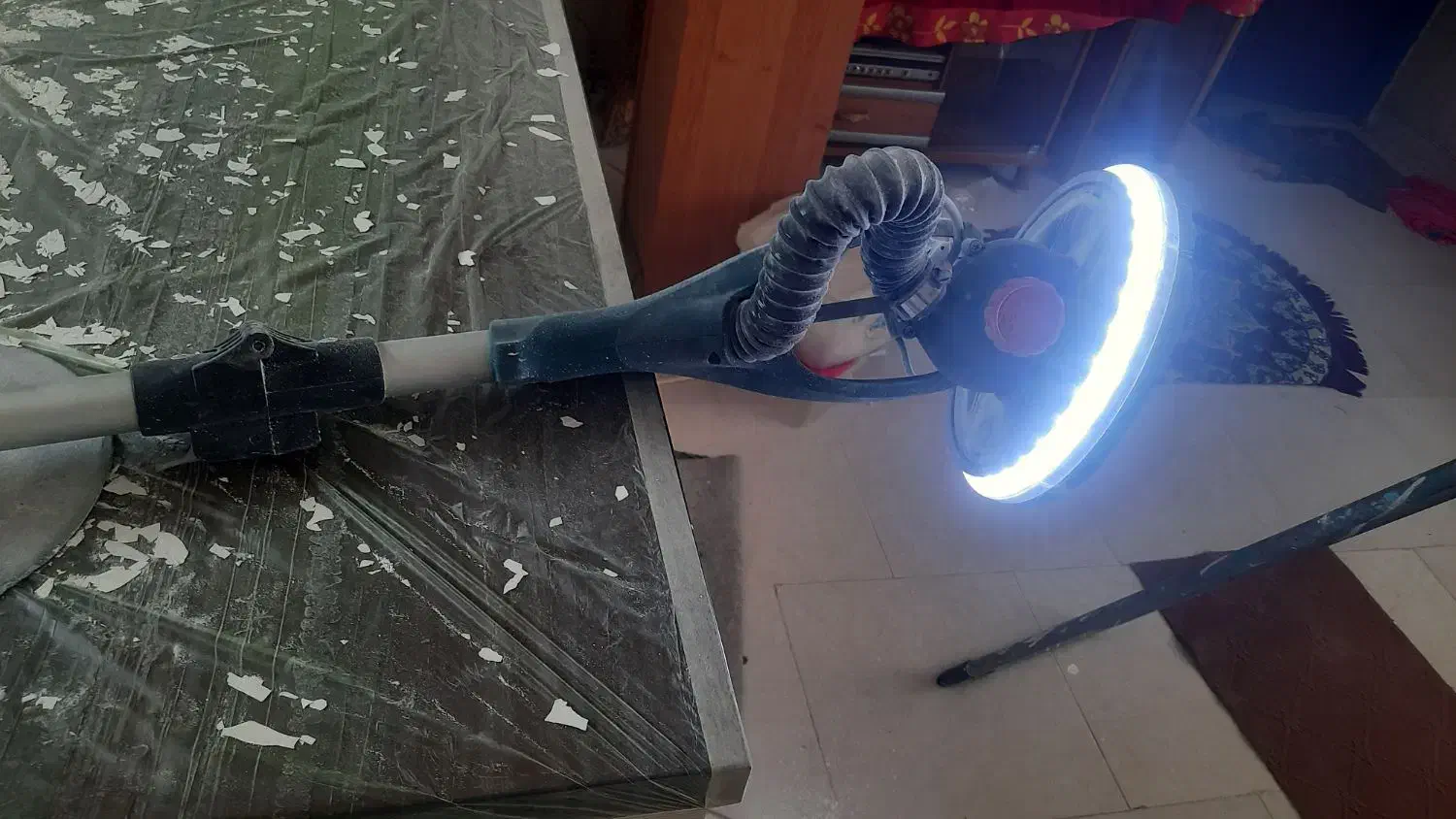 سمباته زن سقفی مارک رونیسک|ابزارآلات|شاندیز, |دیوار