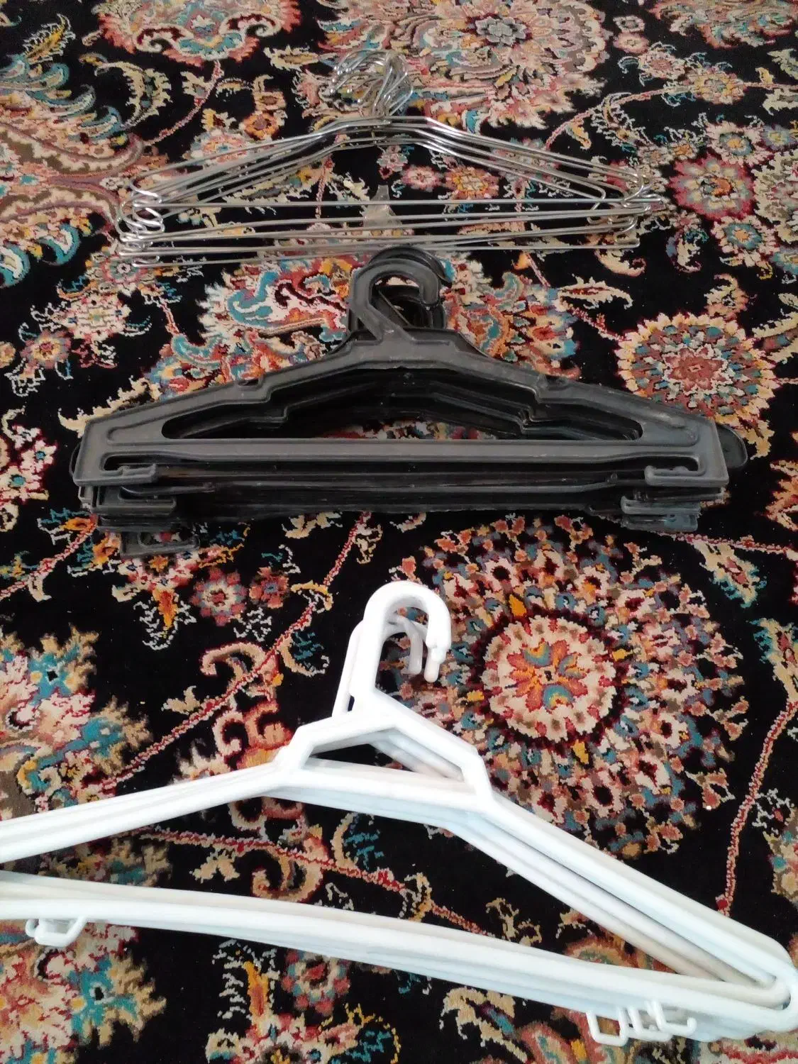 چوب لباسی|بندرخت و رختآویز|مشهد, هفت تیر (نه دره)|دیوار