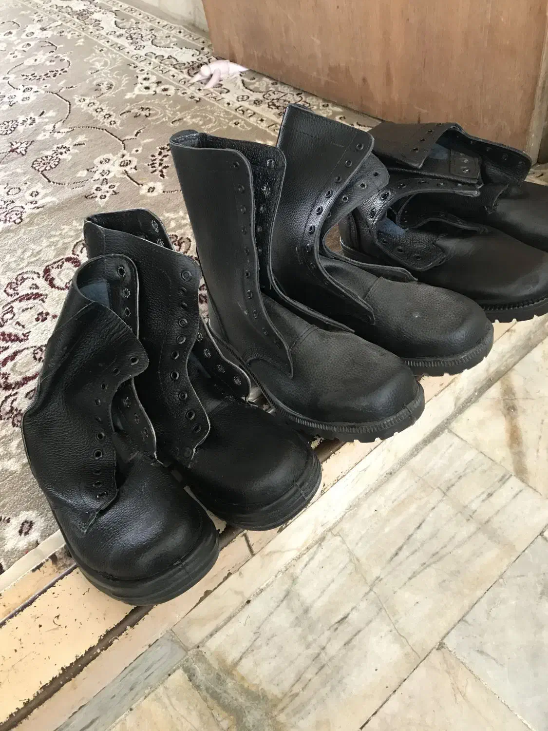 پوتین سربازی|کیف، کفش، کمربند|کاشمر, |دیوار