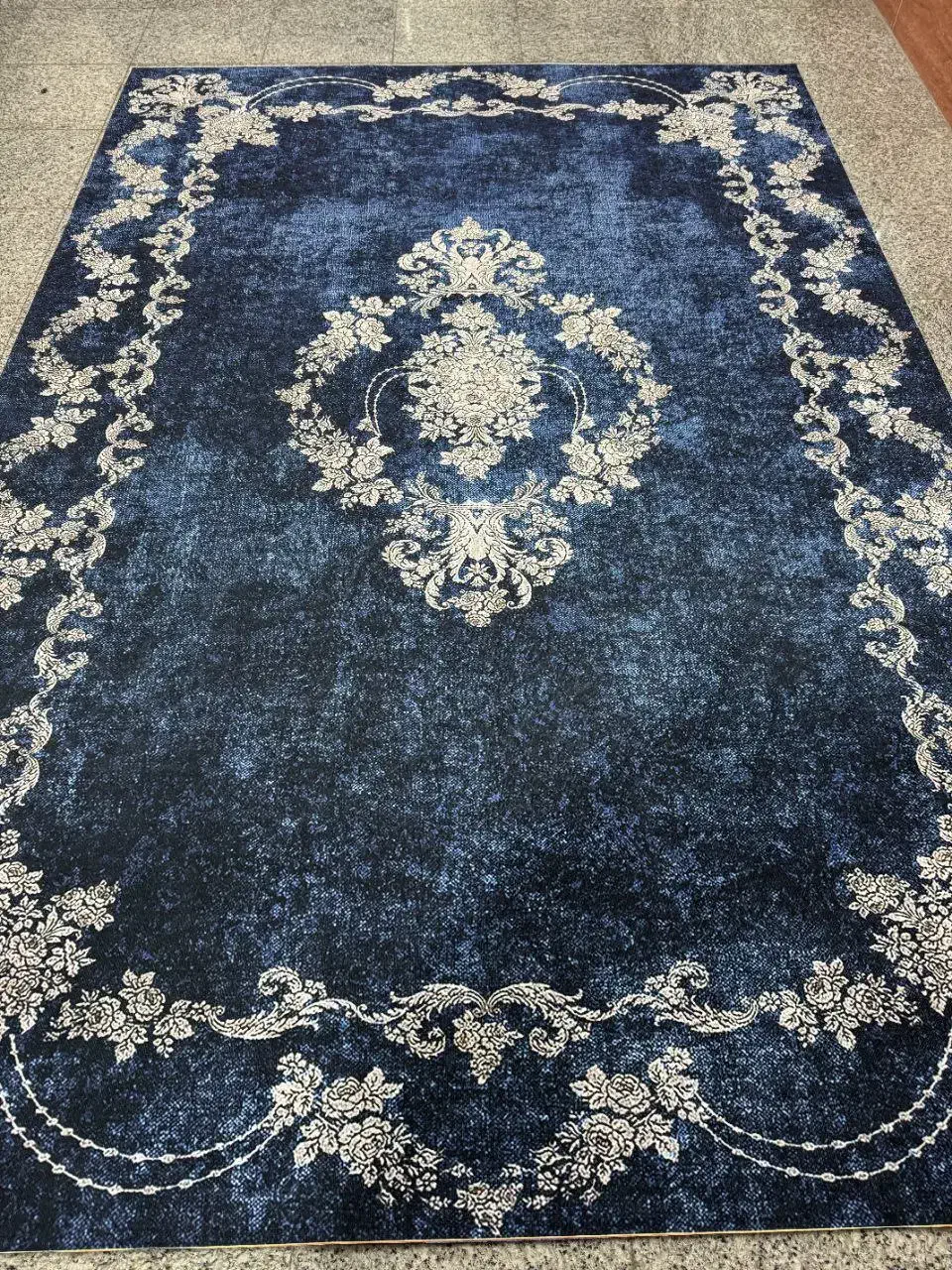 فرشینه سرمه ای|فرش|نسیمشهر, |دیوار