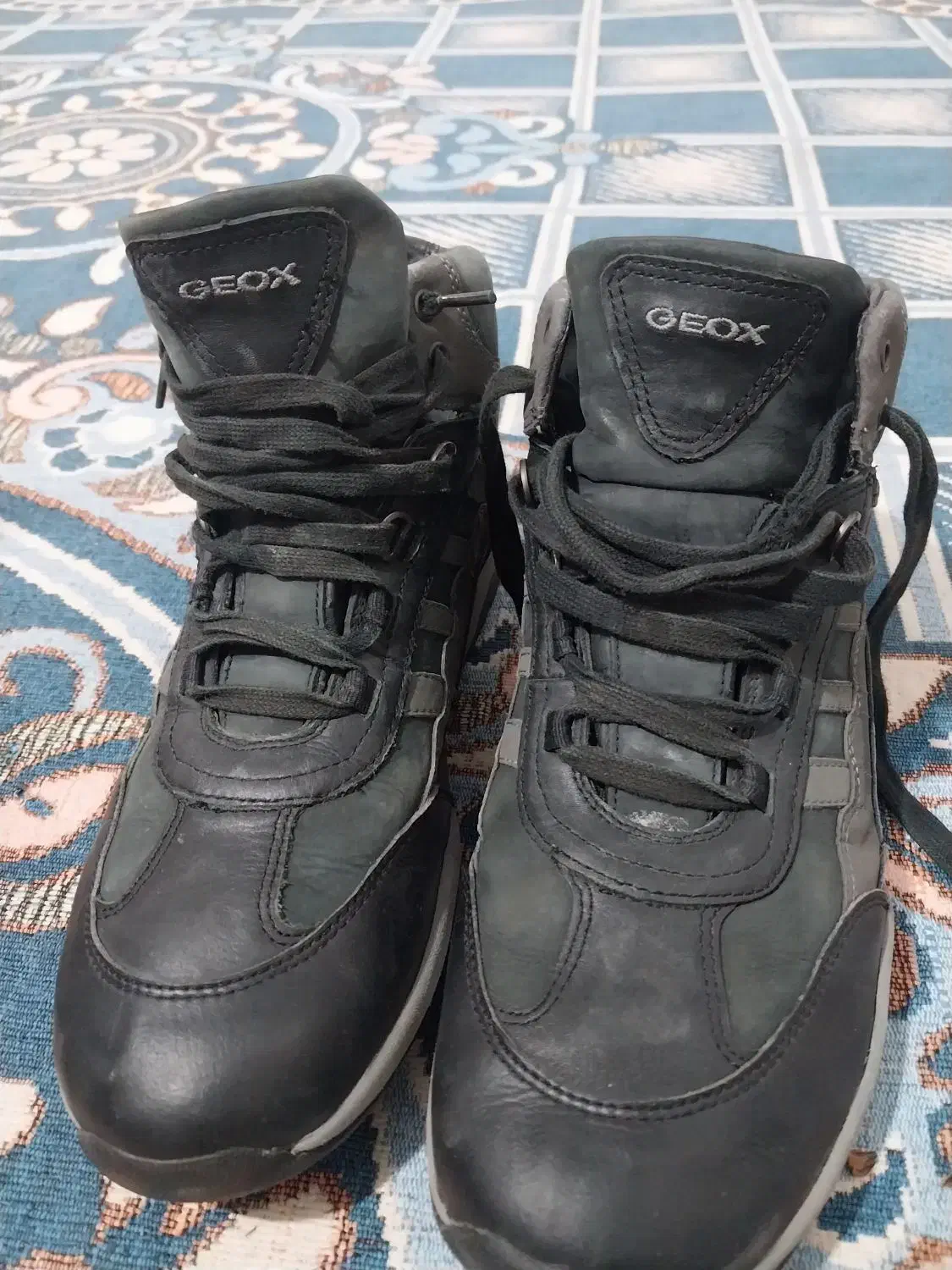 پوتین خارجی|کیف، کفش، کمربند|آشخانه, |دیوار