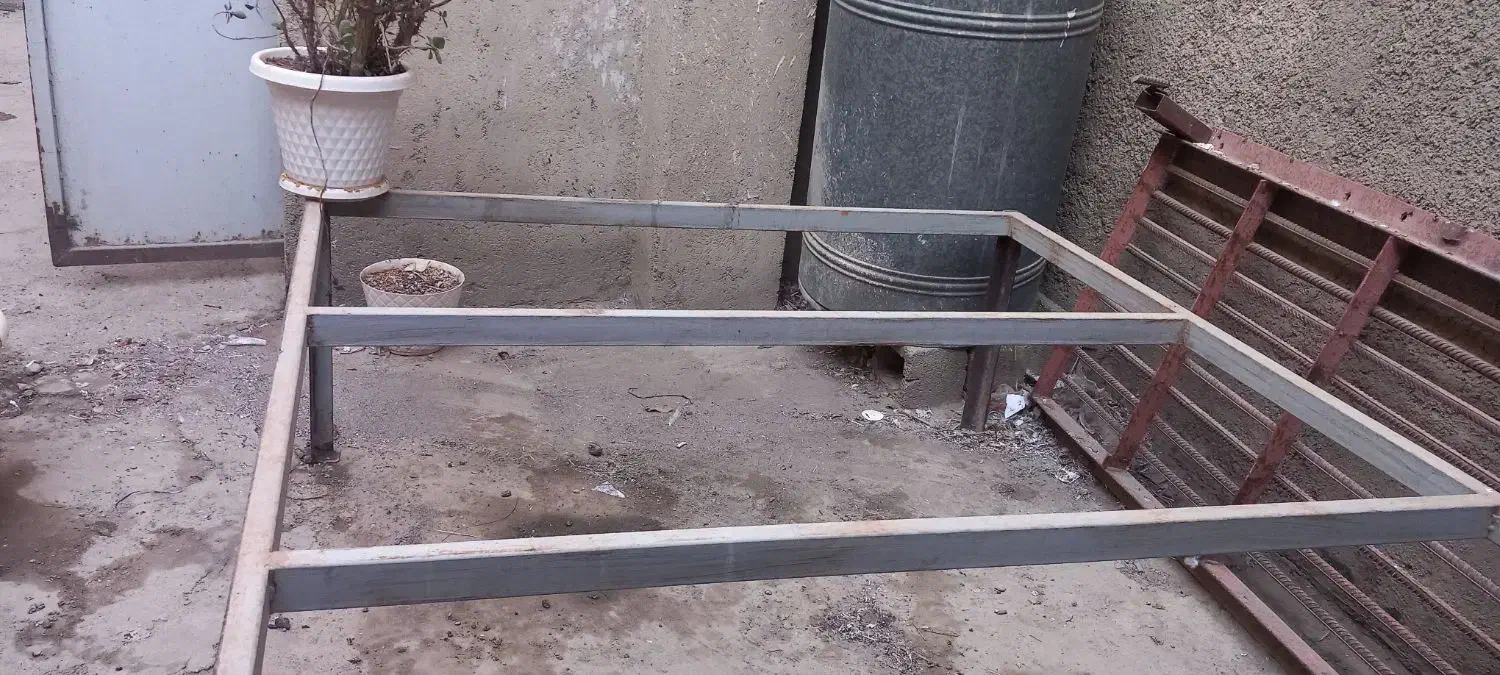 میز ونیمکت آهن جهت قهوخانه وغذاخوری درحد نو|میز و صندلی غذاخوری|سقز, |دیوار