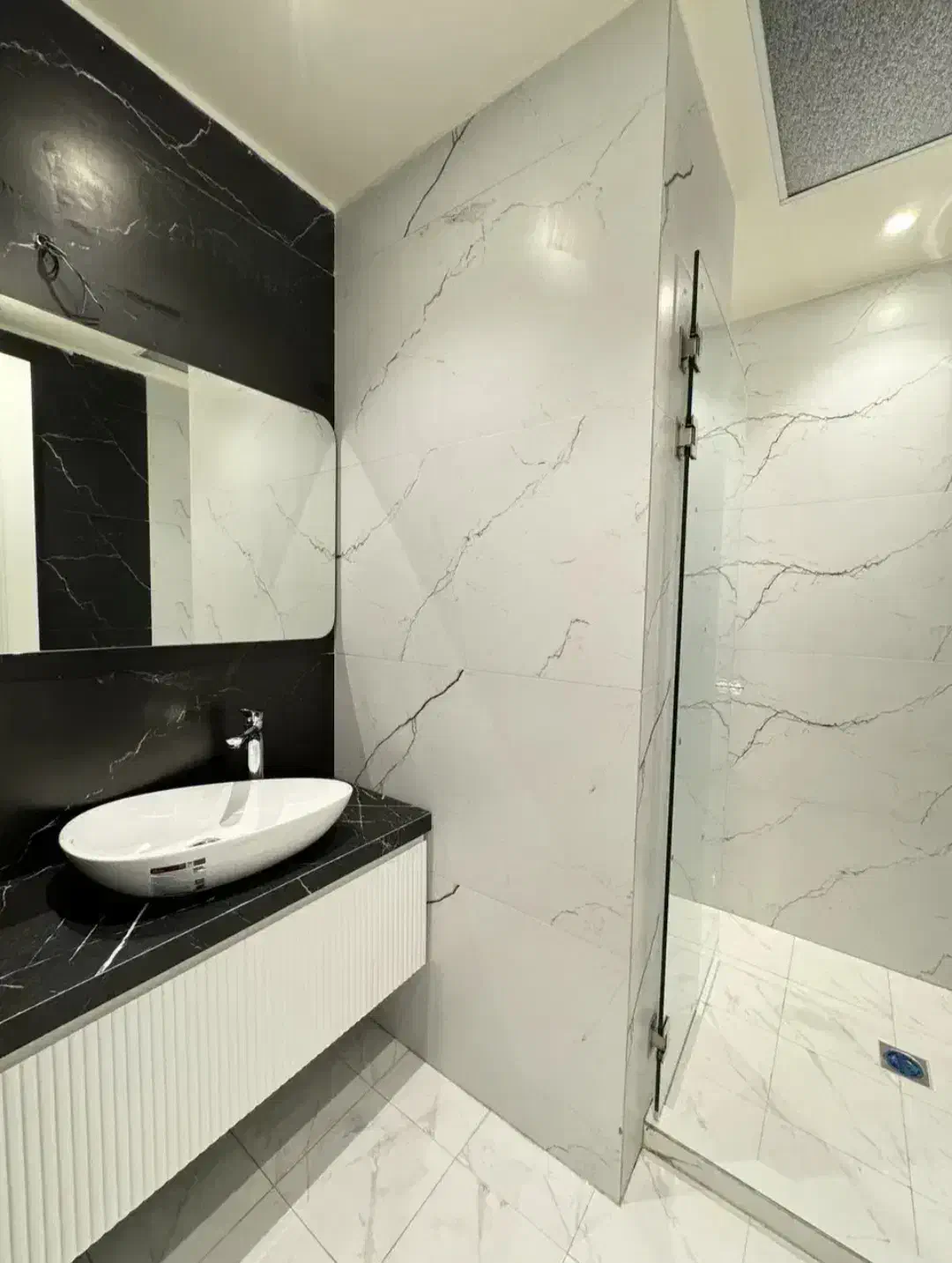 سعادت آباد / 162متر / نما رومی شیک / روف‌ گاردن