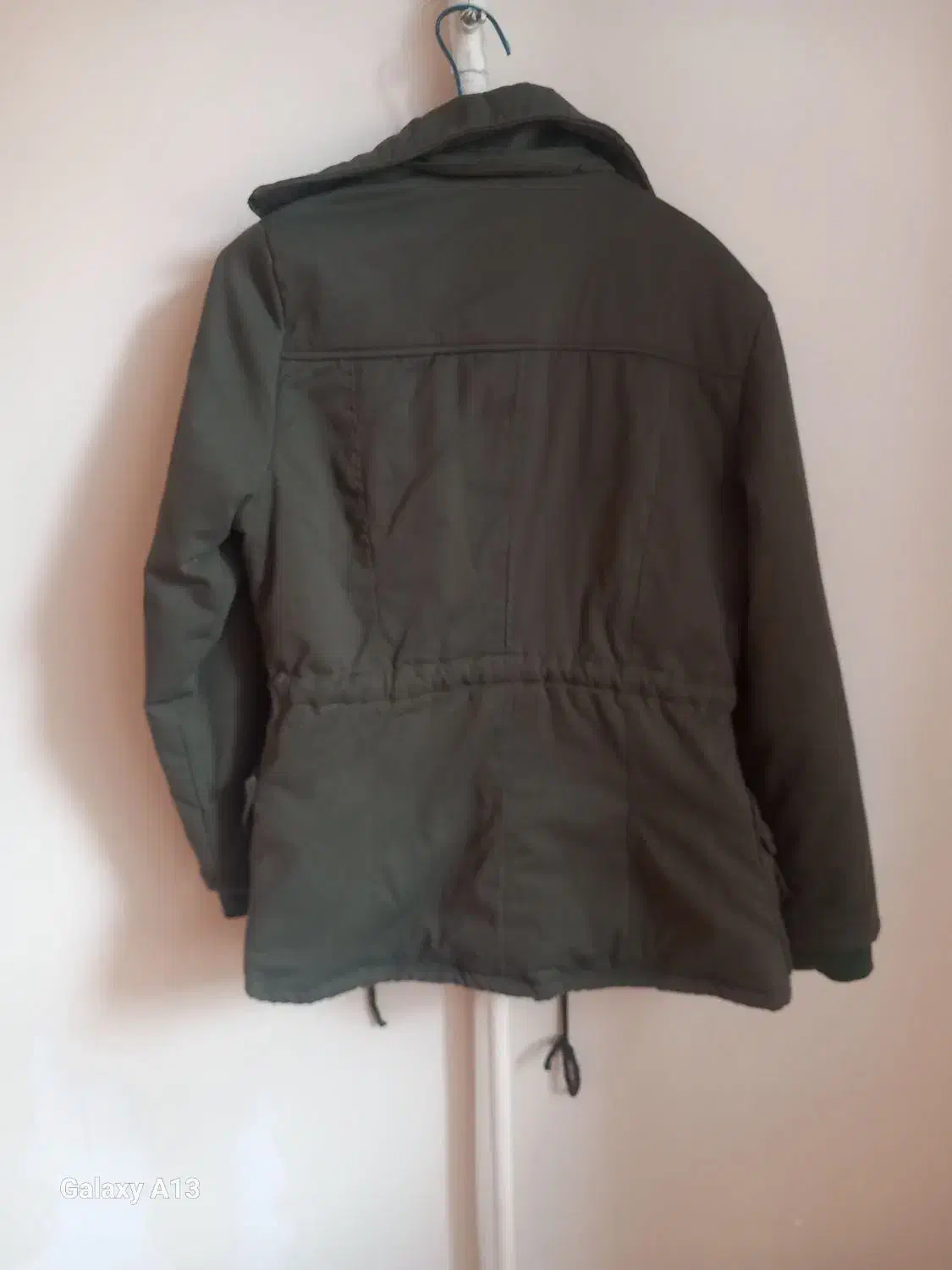 کاپشن|لباس|اهر, |دیوار