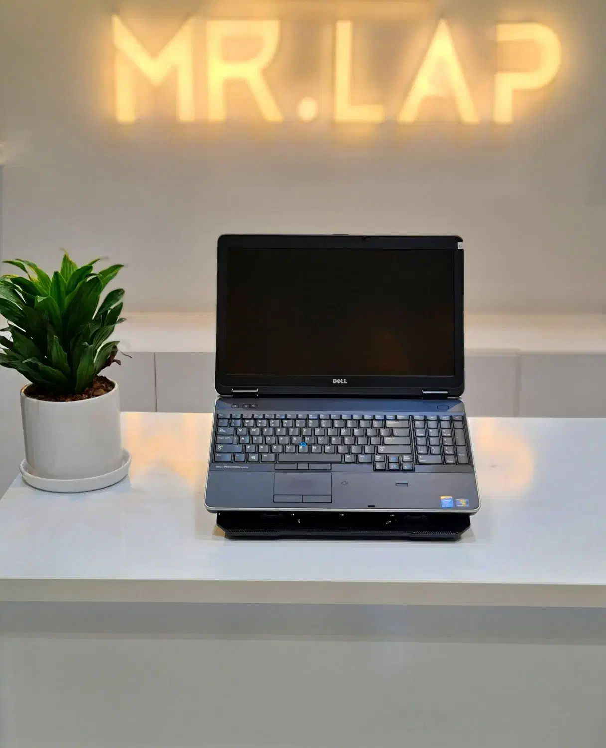 لپ تاپ Dell M2800 گیمینگ / Core i7 MQ گرافیک مجزا|رایانه همراه|شیراز, عفیف‌آباد|دیوار