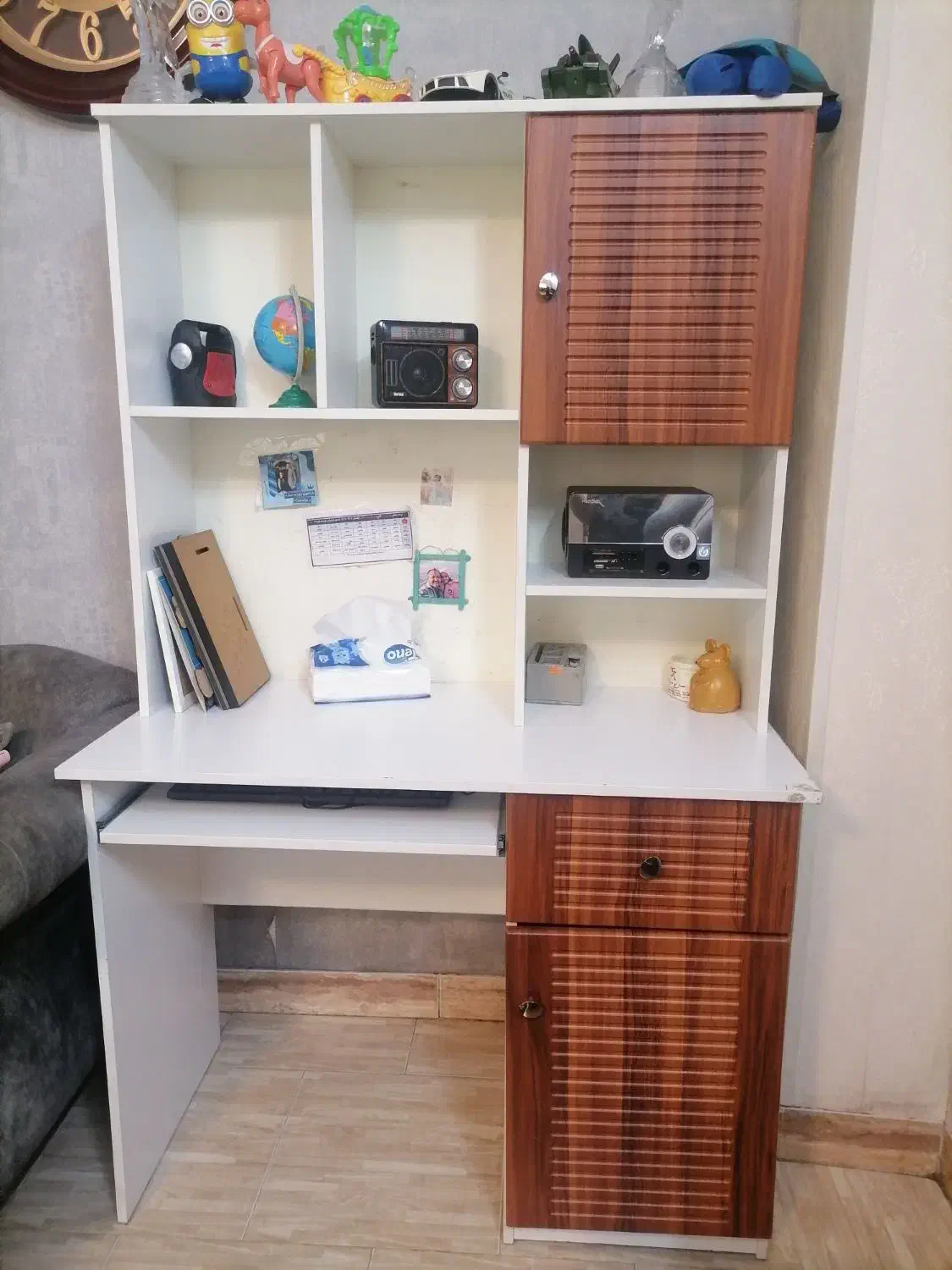 میز کامپیوتر در حد تمیز|میز تحریر و کامپیوتر|گرگان, |دیوار