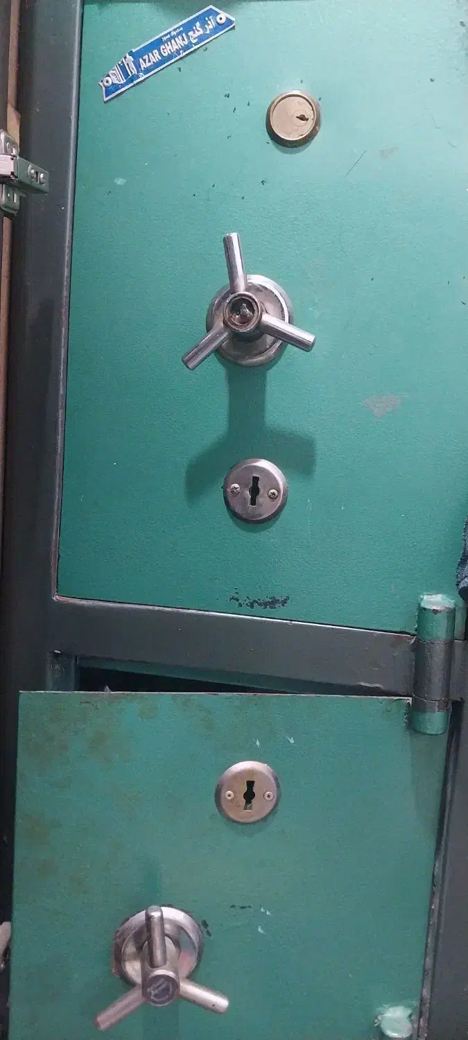 گاوصندوق|ابزارآلات|قم, قلعه کامکار|دیوار