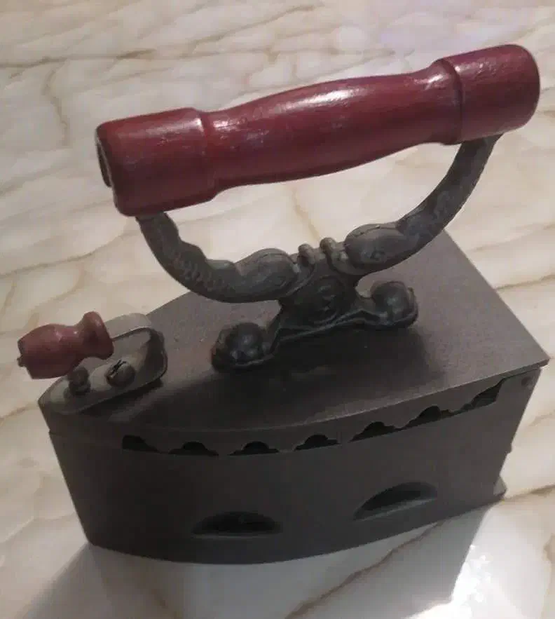 اتوی عتیقه|کلکسیون اشیاء عتیقه|تهران, خواجه نظام الملک|دیوار