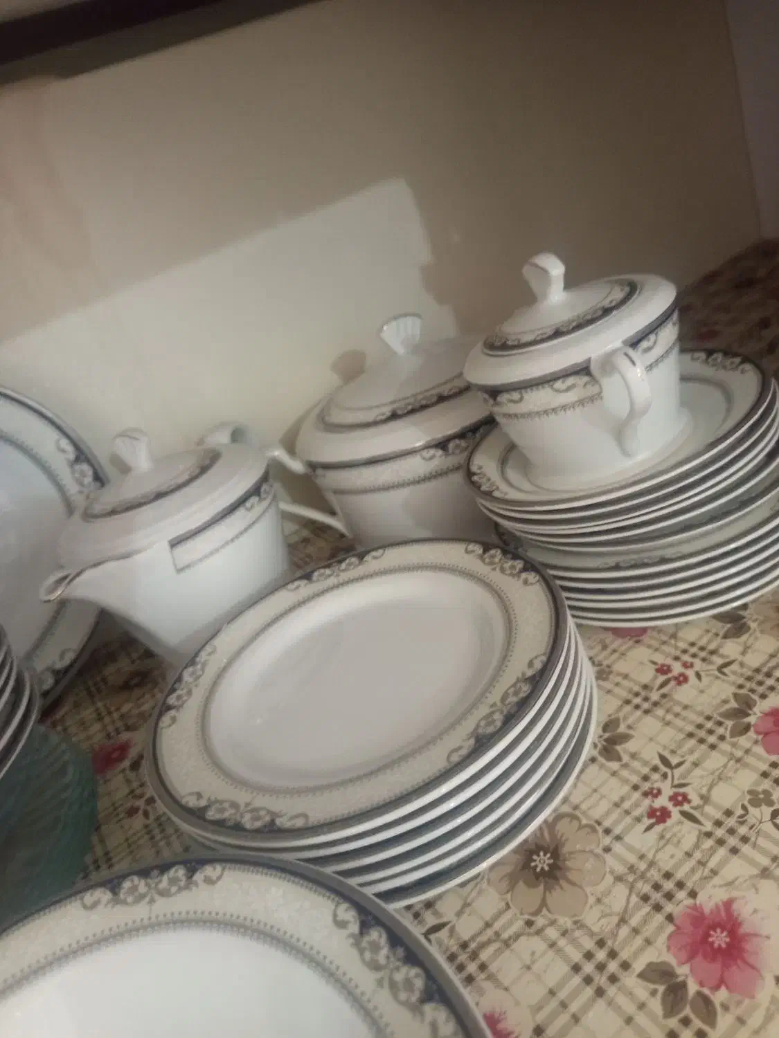 ظرف پذیرایی|ظروف سرو و پذیرایی|مهاجران, |دیوار