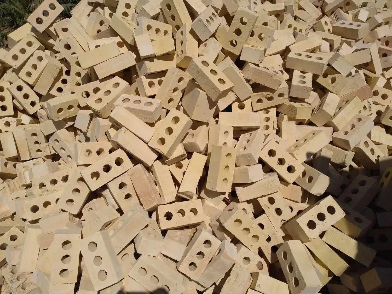 فروش آجر چکی گری تنی۱۸۰۰و سه گل تنی۱۹۰۰|مصالح و تجهیزات ساختمان|لامرد, |دیوار