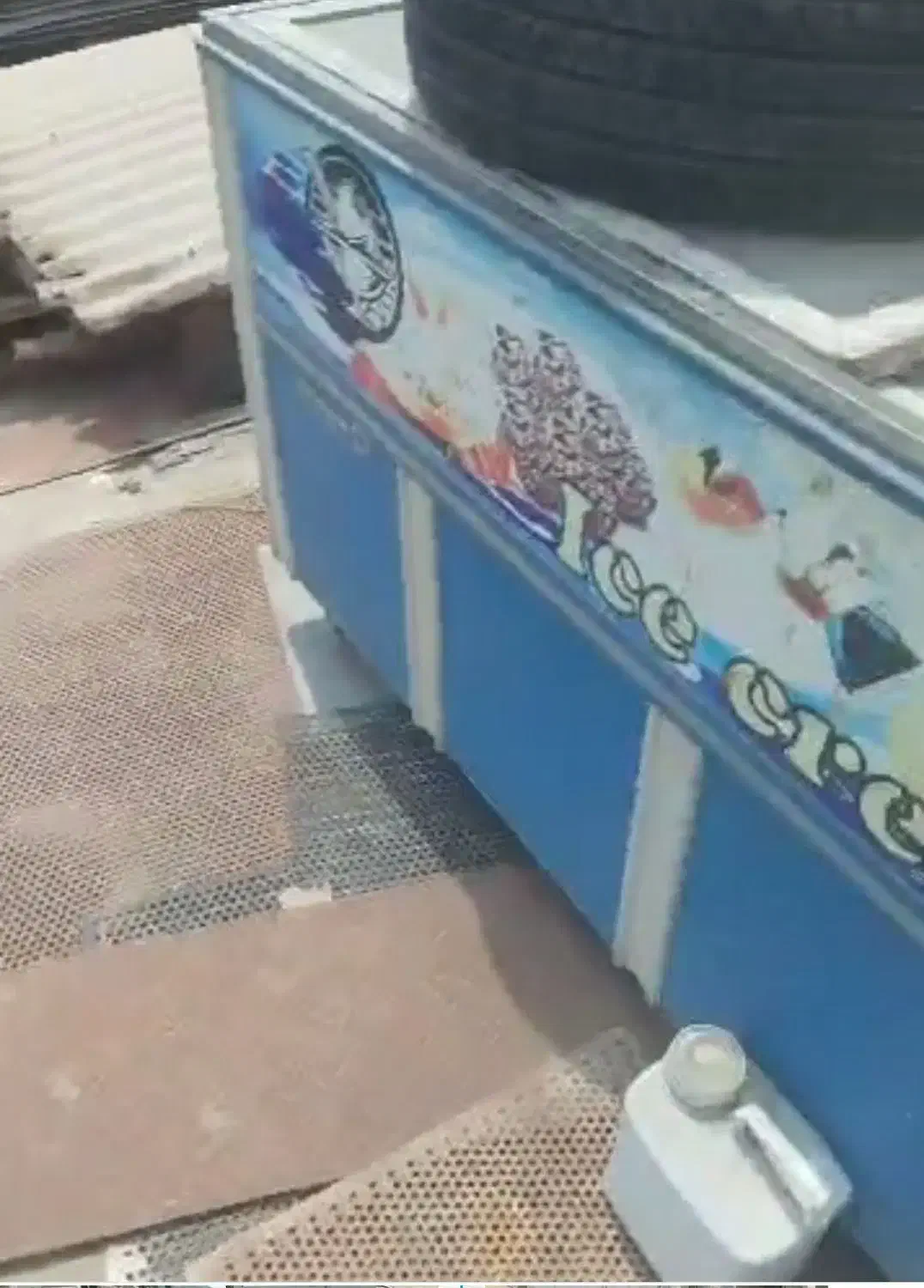 دو عدد یخچال یکی ویترینی ویکی صندوقی معاوضه|فروشگاه و مغازه|کیش, |دیوار