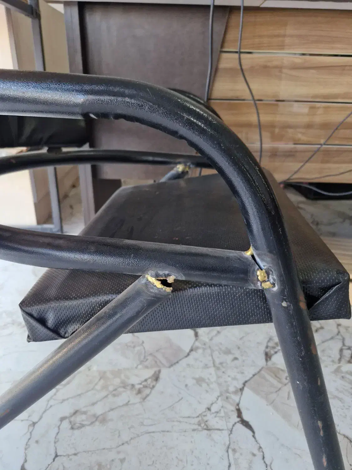 یک عدد صندلی نیمه راحتی|مبلمان اداری|ارومیه, |دیوار