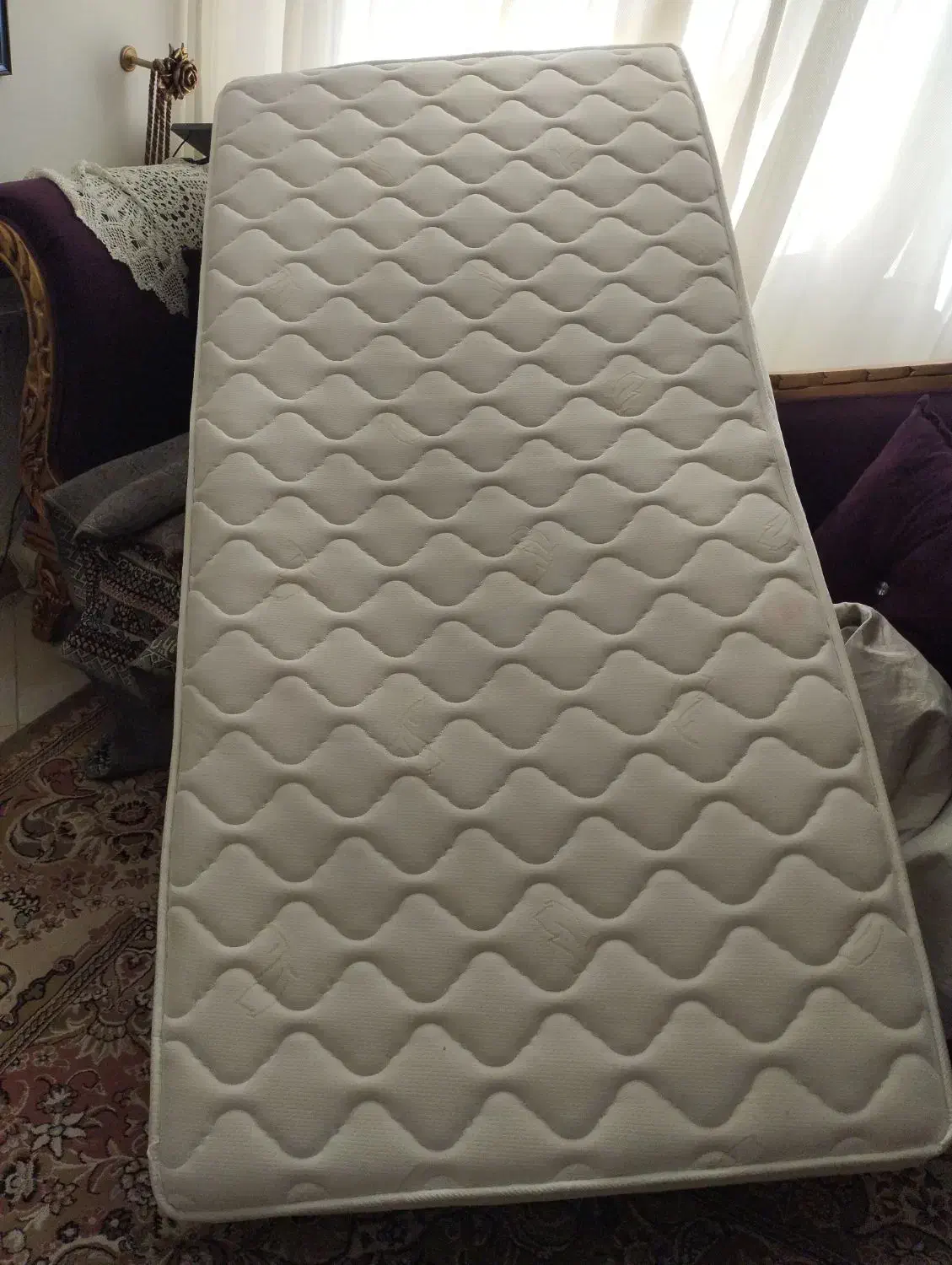 تخت با تشک در حد نو سالم|تخت و سرویس خواب|دماوند, مسکن مهر گیلاوند|دیوار