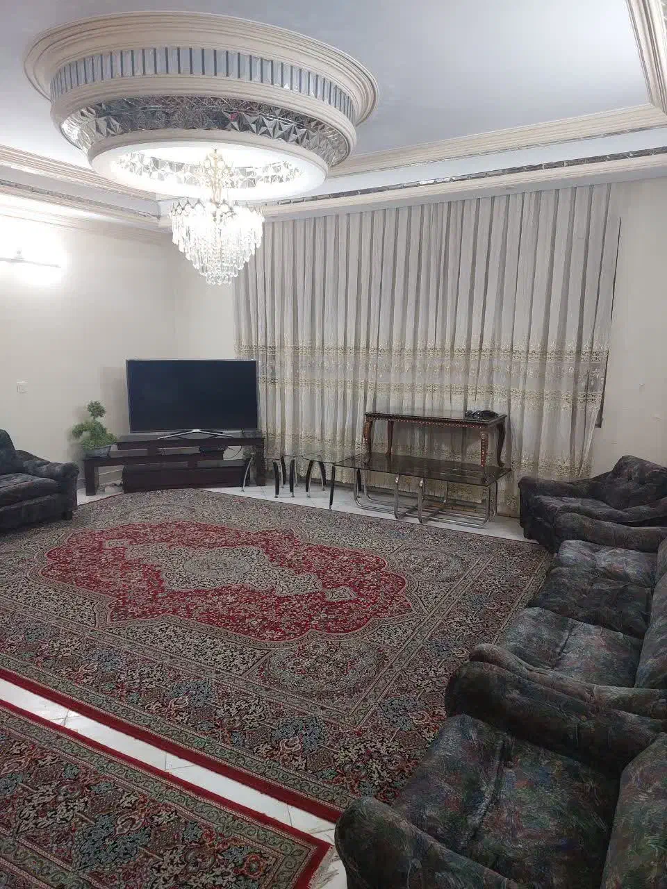 رهن و اجاره ۲۱۰متری۳خوابه فول امکانات ویلایی