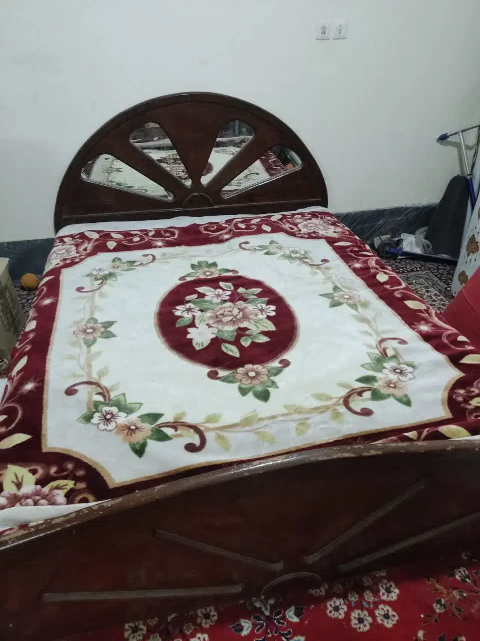 تخت دو نفره|تخت و سرویس خواب|قم, نیروگاه|دیوار