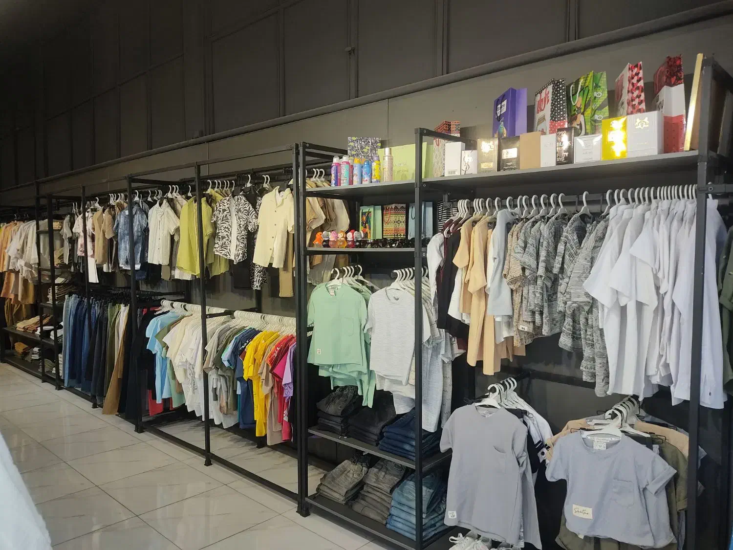 استخدام فروشنده خانم|استخدام بازاریابی و فروش|خمینی‌شهر, |دیوار