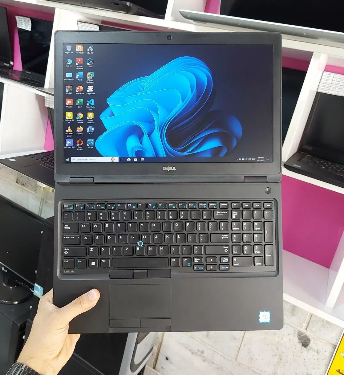 DELL i7 7820HQ RAM16 SSD256طراحی برنامه نویسی ترید|رایانه همراه|کرج, گلشهر|دیوار