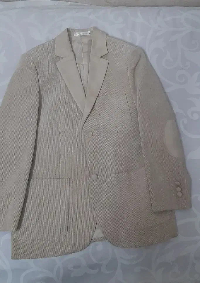 کت پسرانه|کفش و لباس بچه|قم, ژاندارمها|دیوار