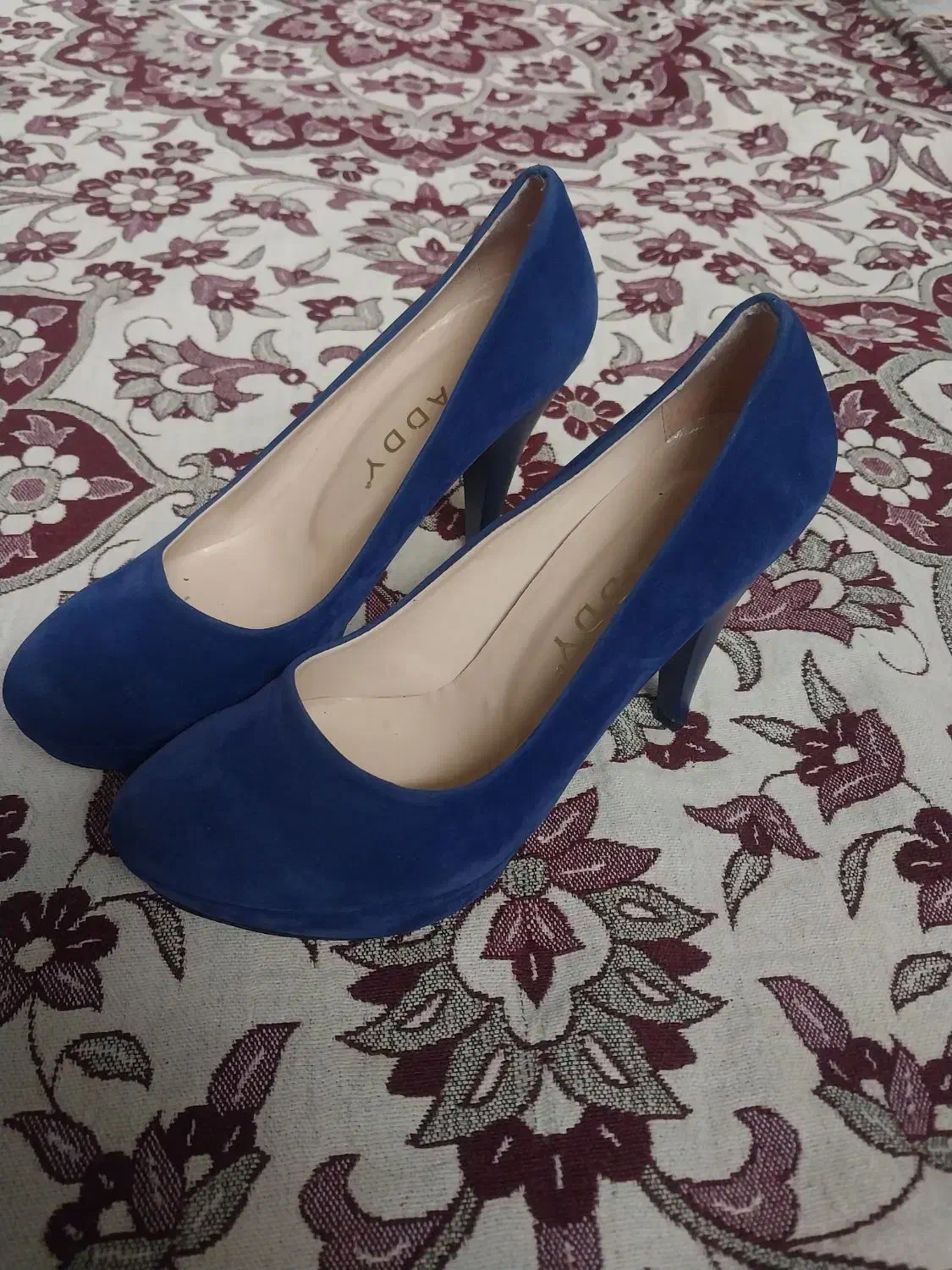 کفش مجلسی|کیف، کفش، کمربند|خوی, |دیوار