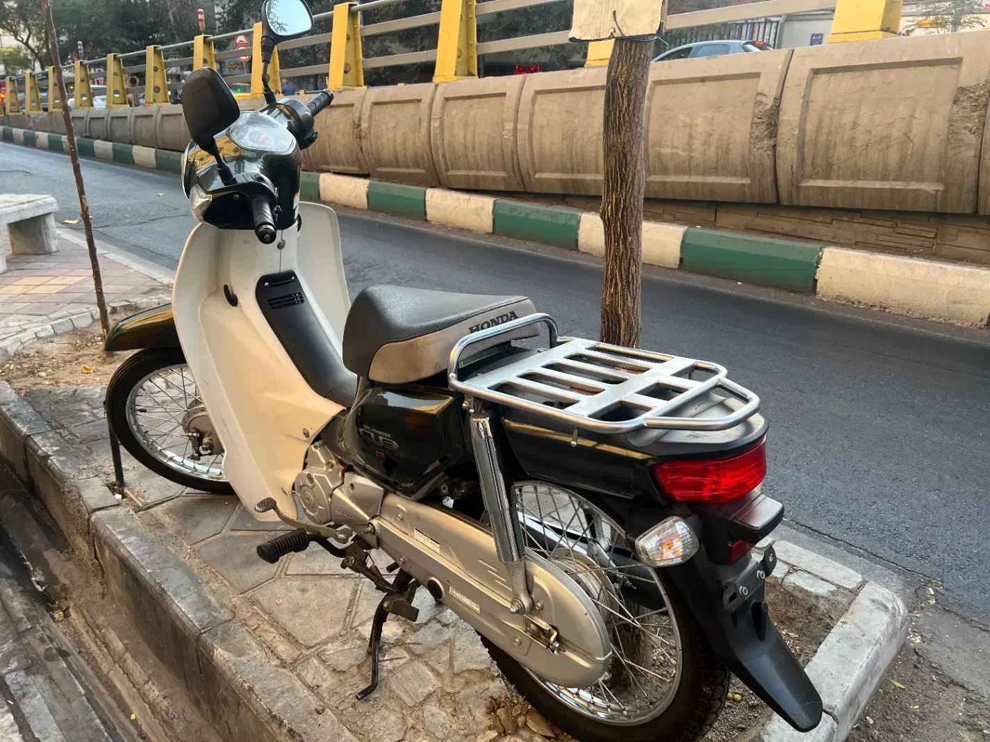 هوندا ۵۰ ژاپنی|موتورسیکلت|تهران, سنگلج (شاپور)|دیوار