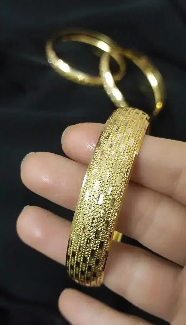 النگو نو  ۲ درصد بالای تابلو|جواهرات|قم, چهل درخت‎|دیوار