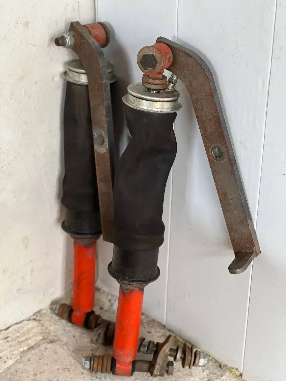 پنوماتیک جفت فول کامل|قطعات یدکی و لوازم جانبی|کوچصفهان, |دیوار