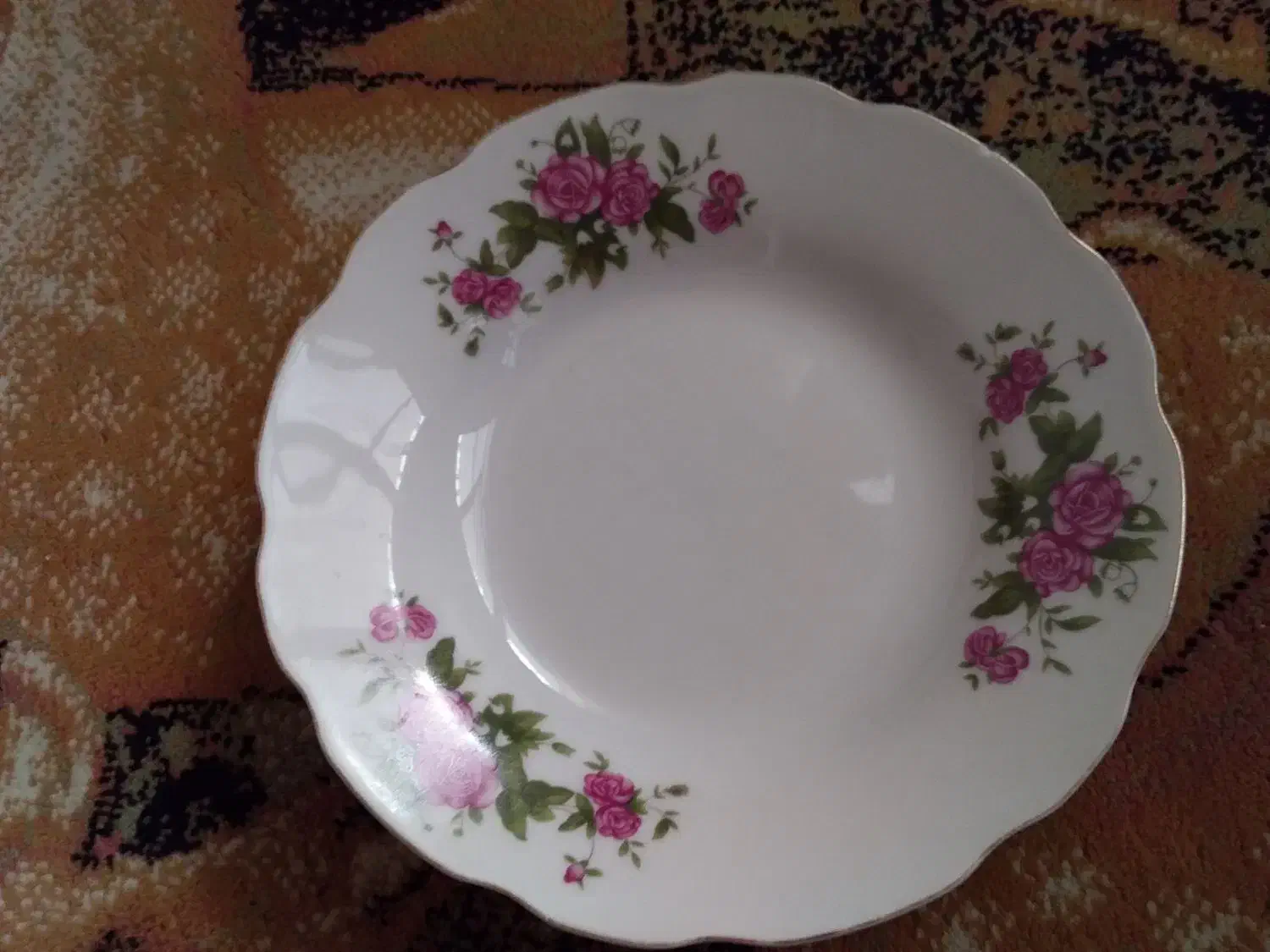 ظروف گل سرخ|ظروف سرو و پذیرایی|کبودرآهنگ, |دیوار