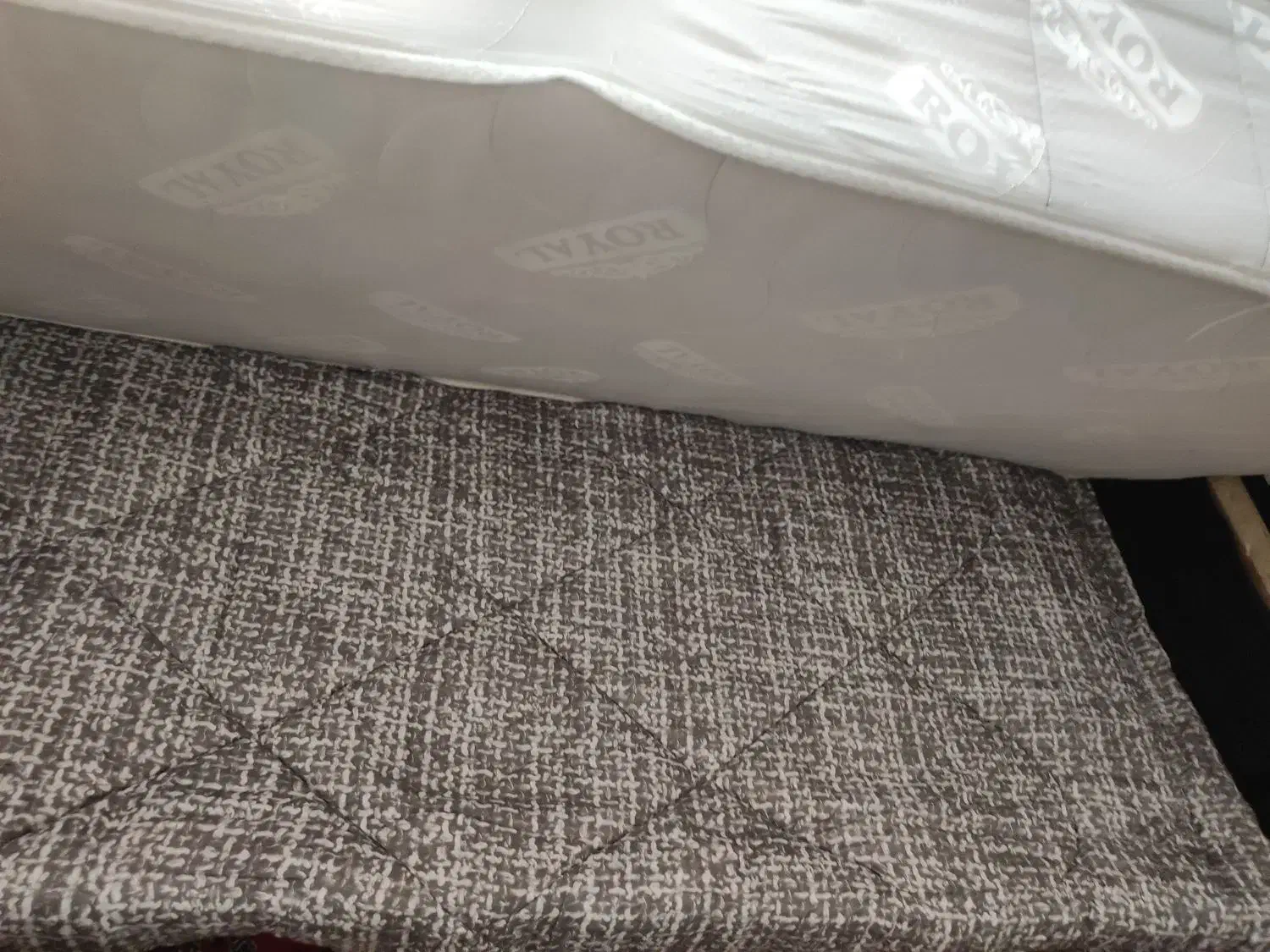 تخت ی نفره با تشک طبی رویال با روکش|تخت و سرویس خواب|گلبهار, شهر جدید گلبهار|دیوار