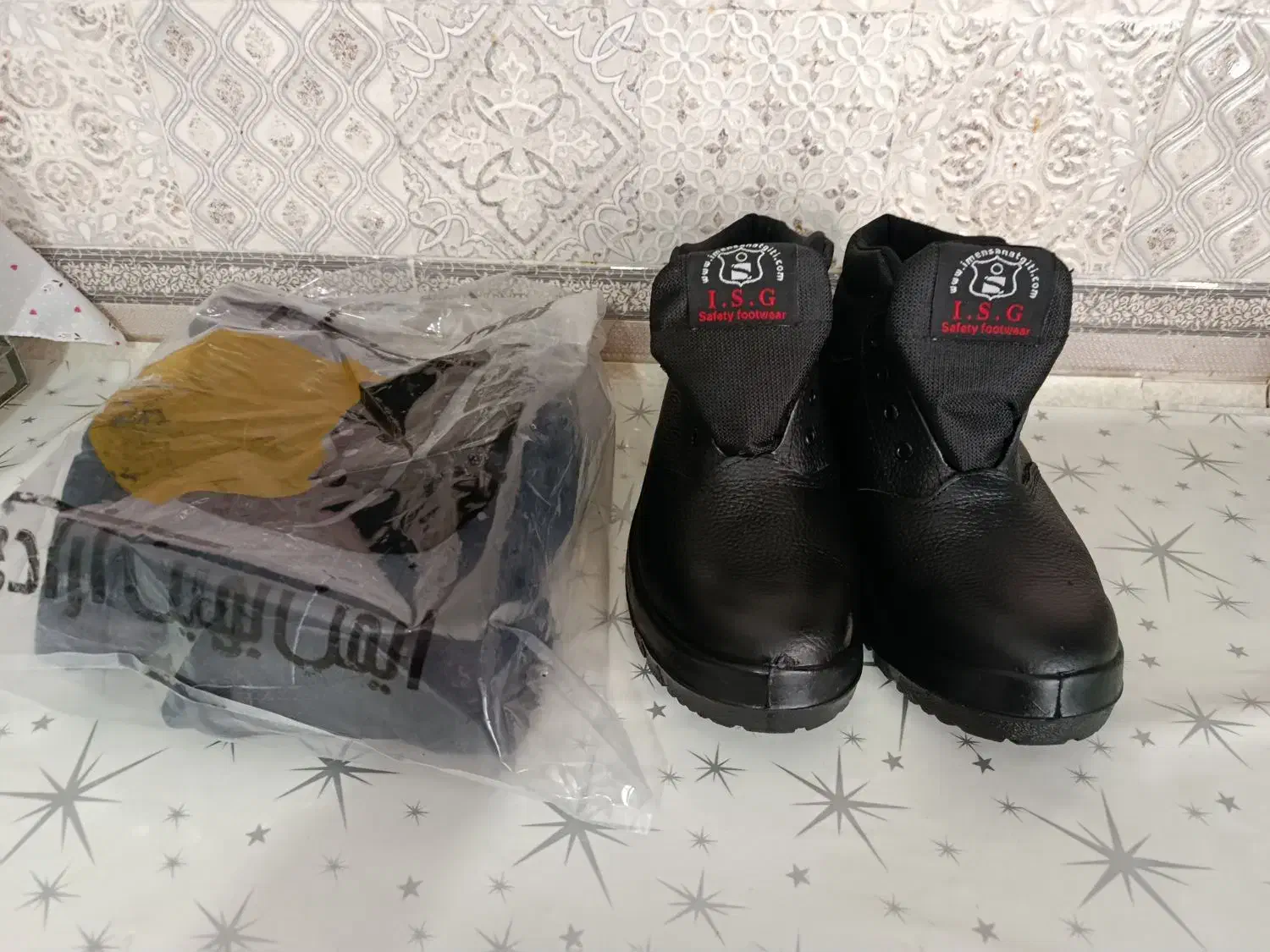 فروش دو جفت پوتین جنس ضخیم و کفی محکم سایز 42|کیف، کفش، کمربند|مینودشت, |دیوار