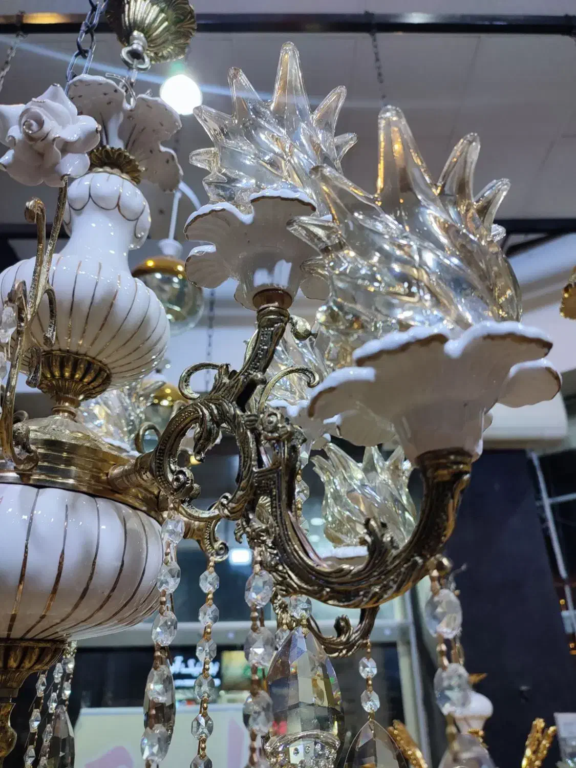 لوستر برنزی با ترکیب سرامیک|لوستر و چراغ آویز|ساوه, |دیوار