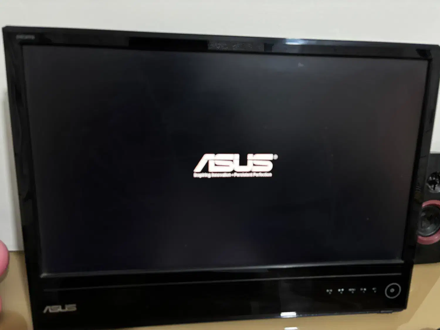 کامپیوتر با وسایل جانبی|رایانه رومیزی|خوی, |دیوار