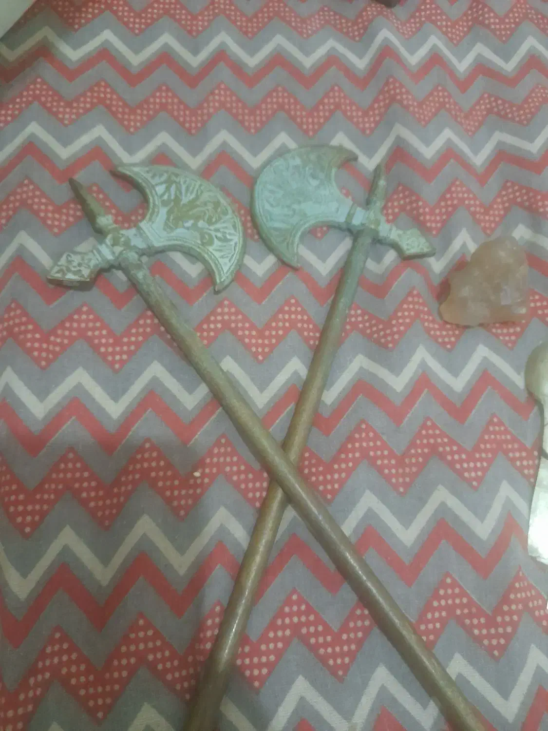 تبرزین قاجاری|کلکسیون اشیاء عتیقه|چهارباغ, |دیوار