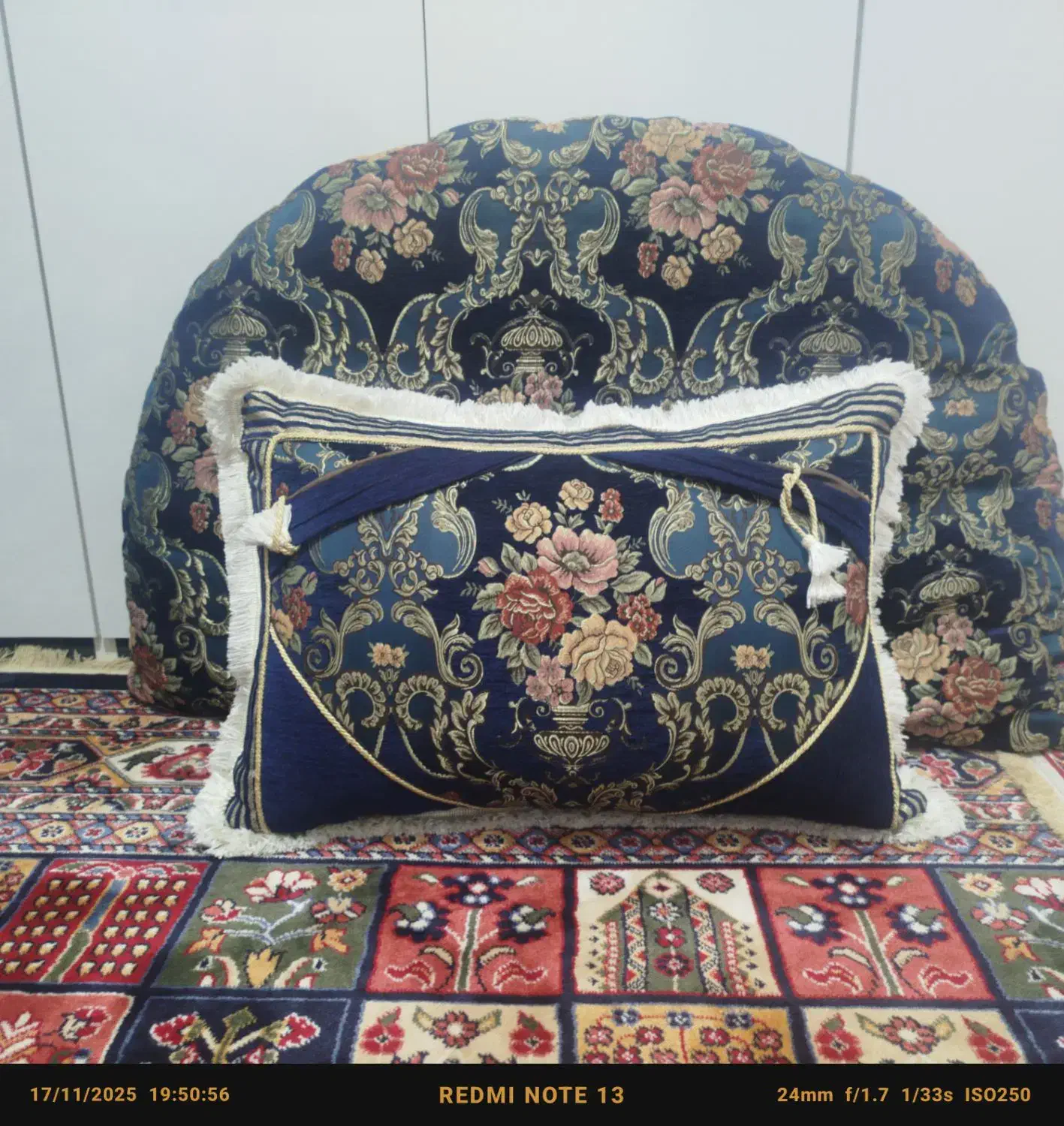 پشتی و بالشت|پشتی|لردگان, |دیوار