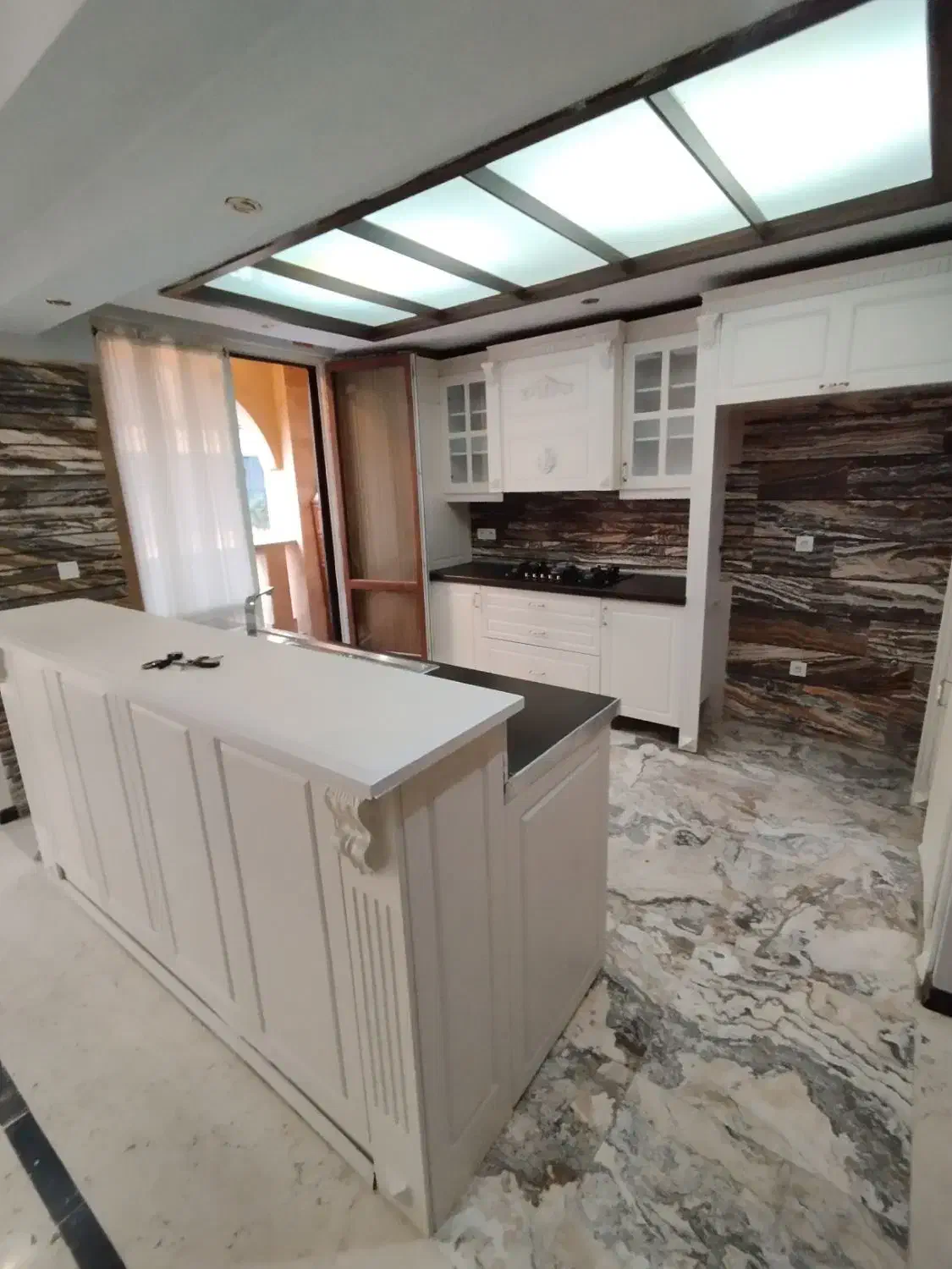 ۱۳۵متر فول چهارباغ شرقی تکواحدی ۴ ساله تخلیه