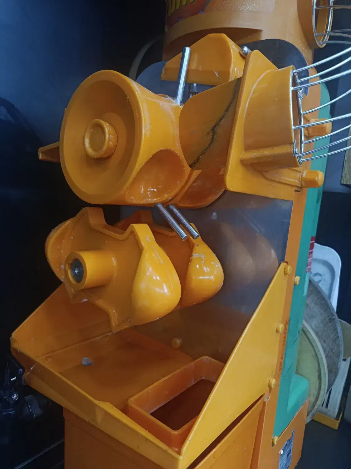 آب پرتغال گیر|آبمیوهگیر و آبمرکباتگیر|اندیشه, اندیشه فاز ۴|دیوار