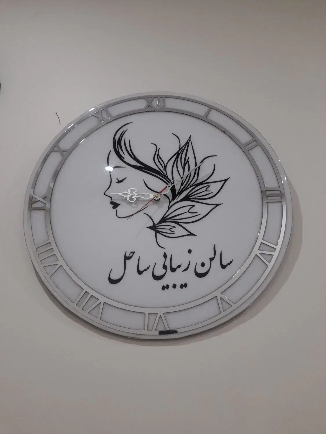 ساعت رزینی با لوگوی اختصاصی|ساعت دیواری و تزئینی|تهران, تهرانپارس جنوبی|دیوار