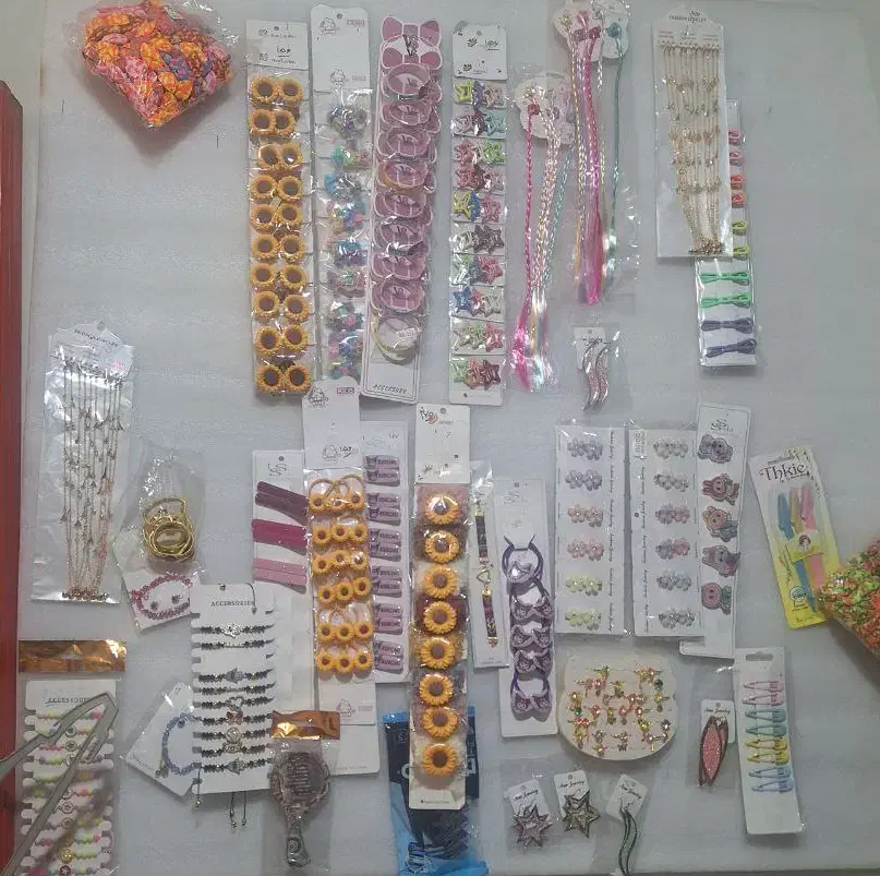 انواع پارچه و لباس زنانه و بچگانه|عمده‌فروشی|سنندج, |دیوار