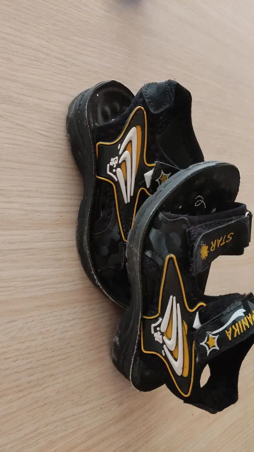 کفش سایز ۲۸ و ۲۵|کفش و لباس بچه|شاهینشهر, ۹ دی|دیوار