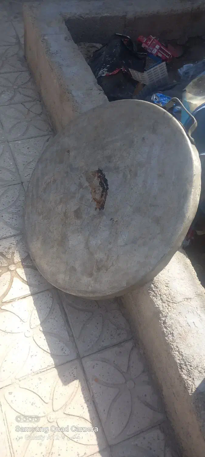 دیک مدنی|ظروف پخت‌وپز|فیروزآباد (فارس), |دیوار