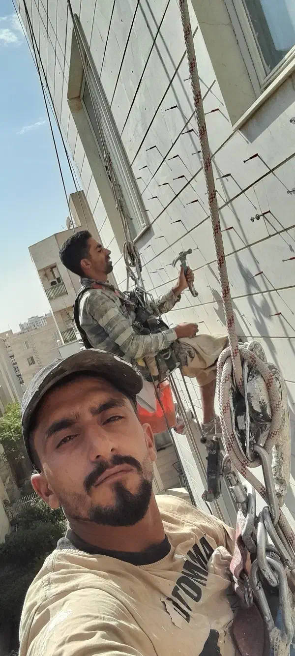 پیچ ورولپلاک نما کار در ارتفاع درزانقطاع طناب راپل|خدمات پیشه و مهارت|کرج, باغستان|دیوار