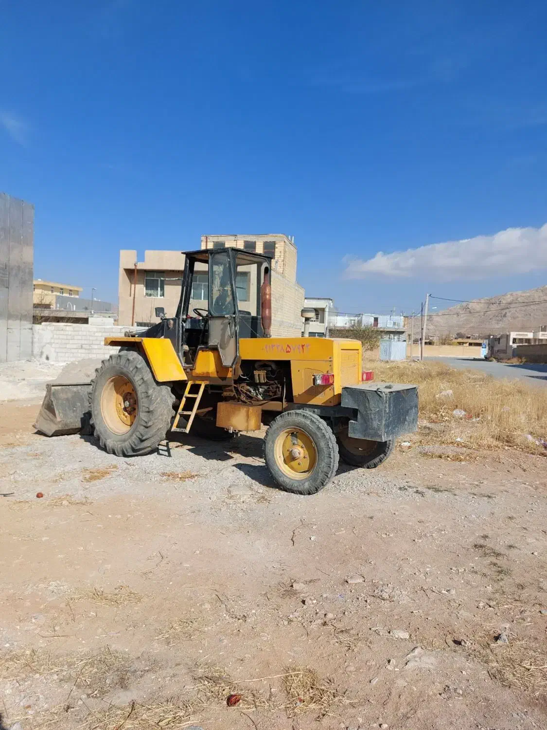 تراکتور رومانی بیل عقب|خودرو سنگین|شهرکرد, |دیوار