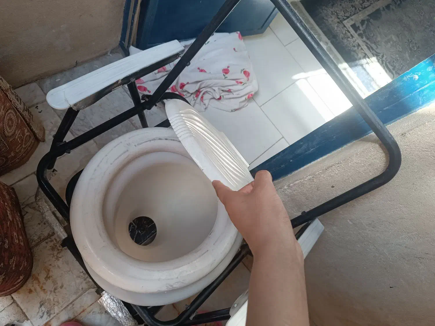 دستشویی فرنگی تاشو فلزی جمع و‌جور|آرایشی، بهداشتی، درمانی|تهران, دولتخواه جنوبی|دیوار