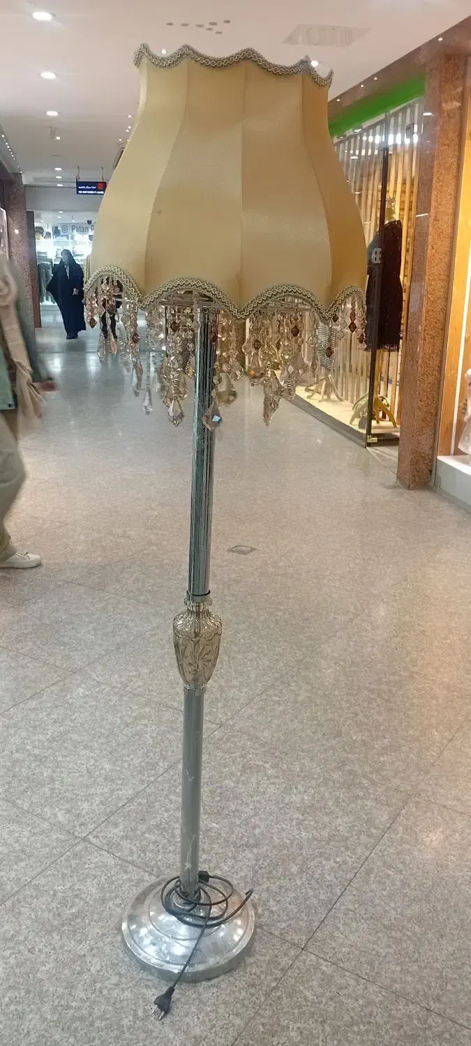 آباژور کنار سالنی نو نو|چراغ خواب و آباژور|همدان, |دیوار