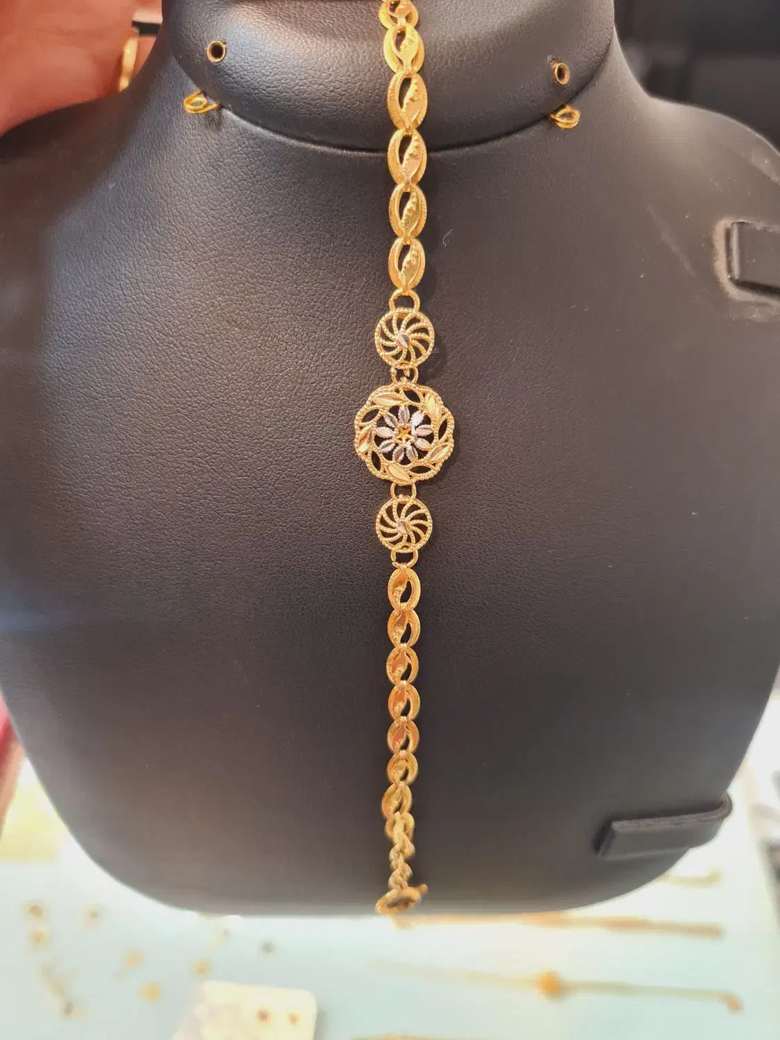 گردبند و دستبند نو|جواهرات|یاسوج, |دیوار